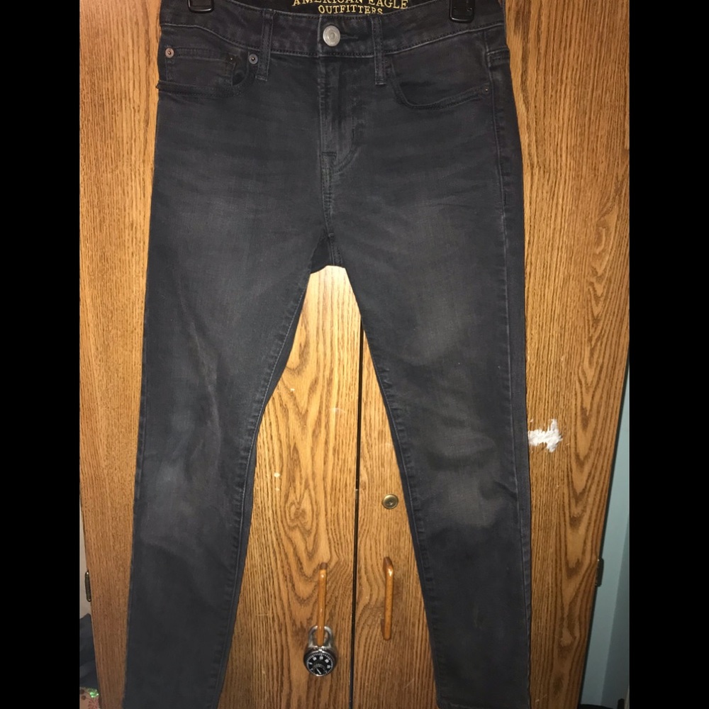 Black American Eagle skinny jeans